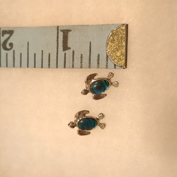 Sea Turtles Stud Earrings - Picture 4 of 4